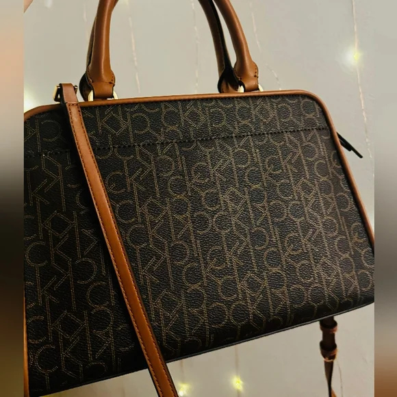 Calvin Klein - Picture 3 of 5